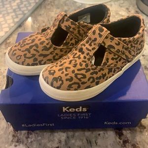 Good condition!  Adorable Sz 8 Shoes